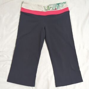 Lululemon Groove Crop, Color Gray/Pink/White Size 8